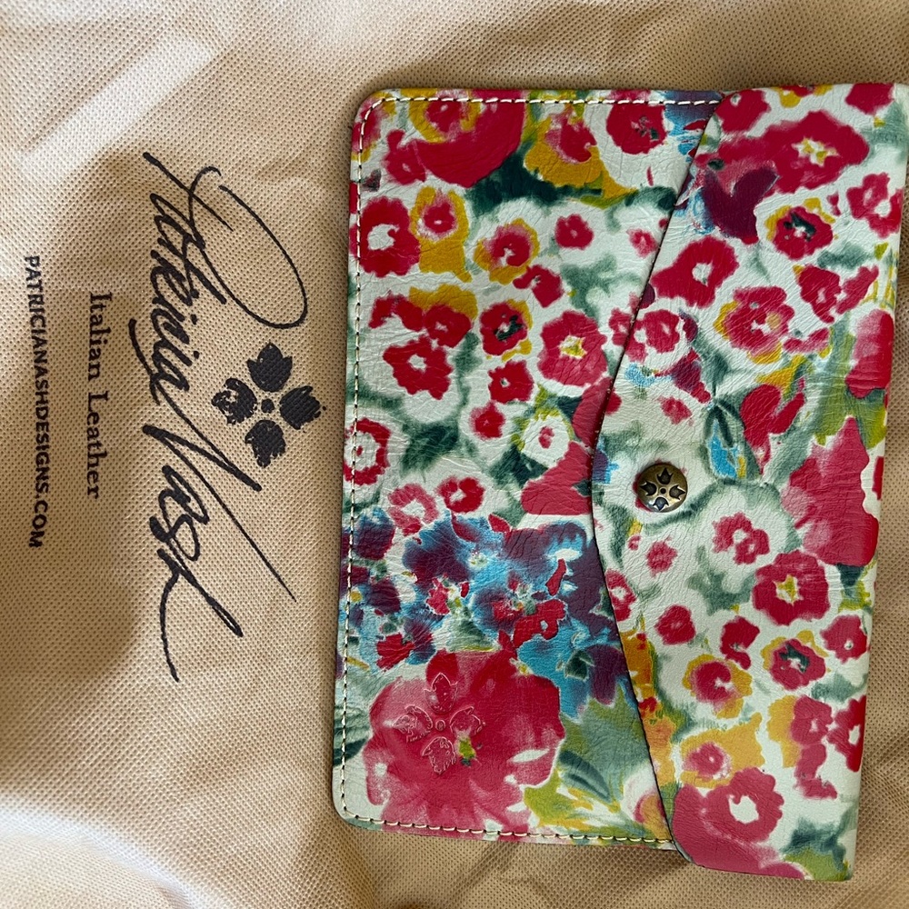 Gorgeous patricia nash italian leather clutch